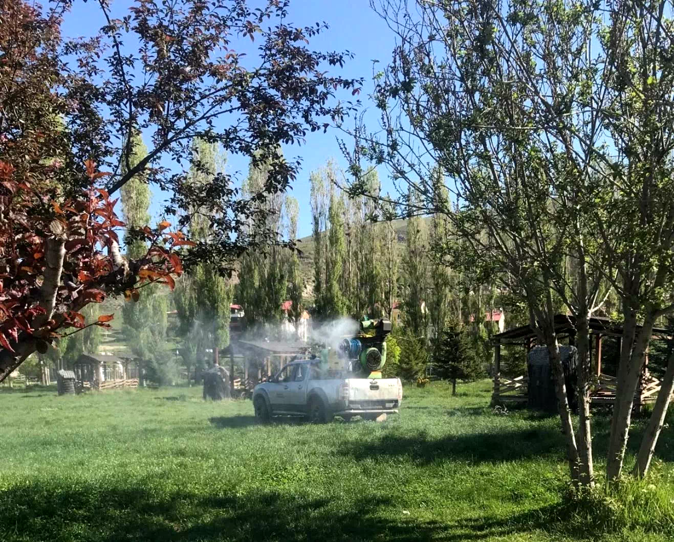 Bayburt’ta kene riskine karşı yeşil alanlar ilaçlandı