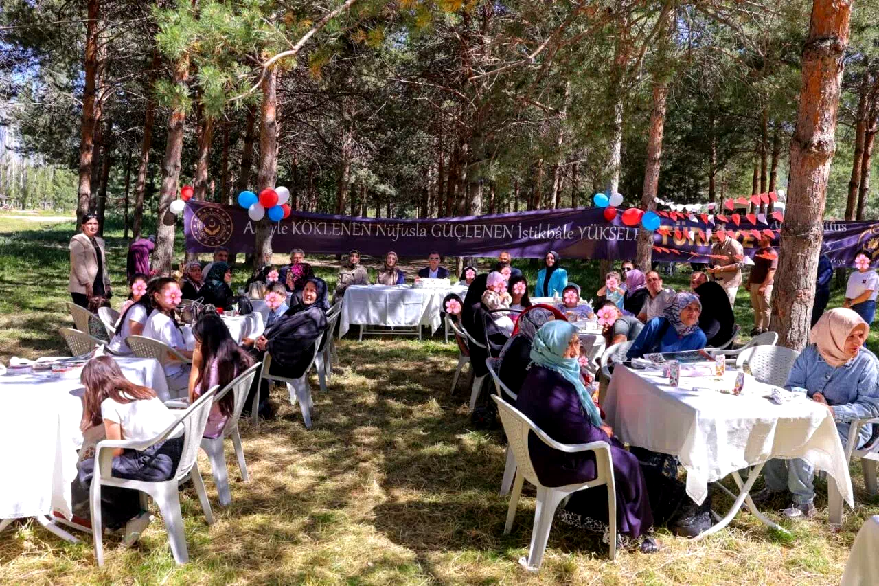 Bayburt’ta Koruyucu aileler ve çocuklar piknikte buluştu