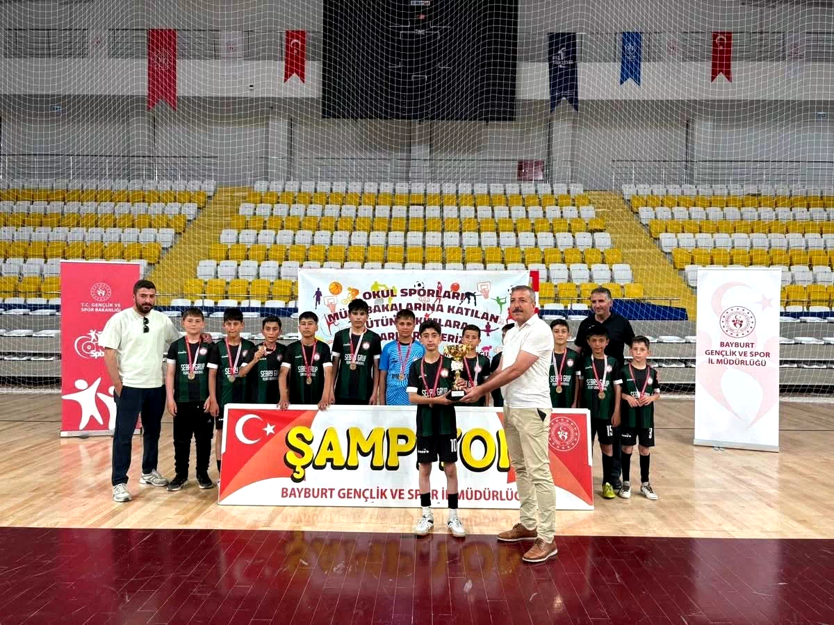 Bayburt’ta küçük erkekler futsal il birincisi belli oldu