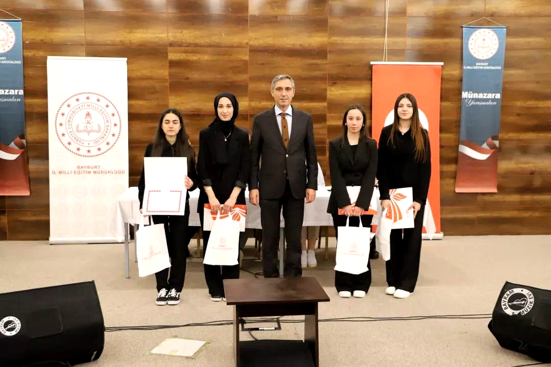 Bayburt’ta liseler arası münazara heyecanı