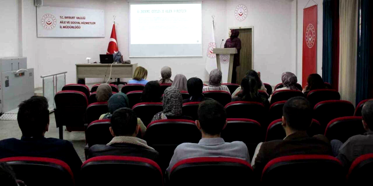 Bayburt’ta meslek elemanlarına ‘Özel Çocuklarla Çalışma’ eğitimi verildi