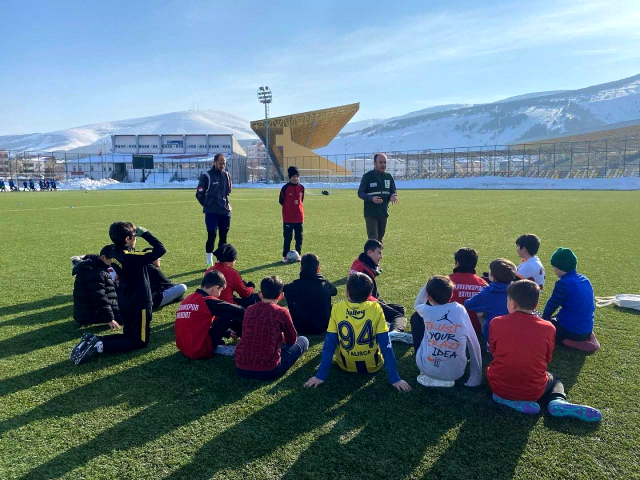 Bayburt’ta minik sporculara bilinçli teknoloji kullanımı anlatıldı