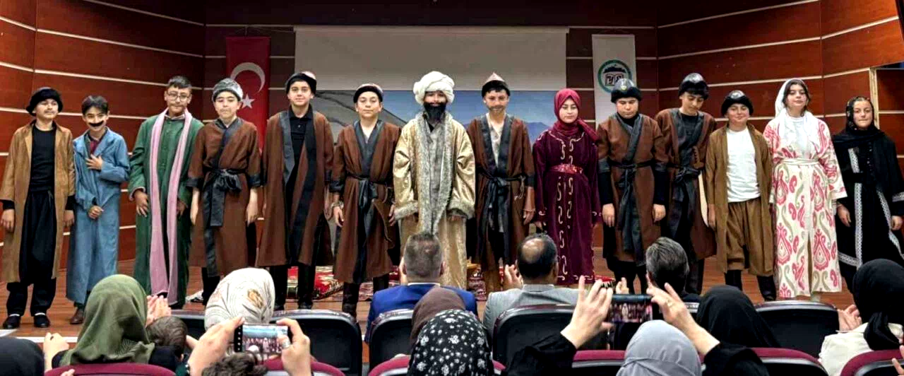 Bayburt’ta öğrenciler Dede Korkut’un hikayelerini canlandırmaya devam ediyor