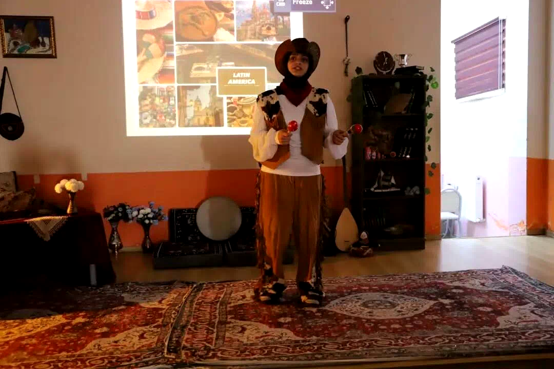Bayburt’ta öğrenciler farklı kültürleri sahneye taşıdı