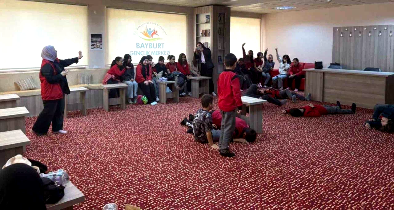 Bayburt’ta öğrenciler ’Okullar Merkezimde’ projesiyle keyifli bir gün geçirdi