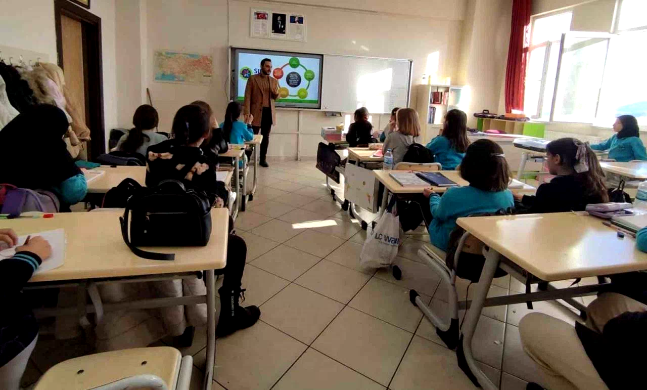 Bayburt’ta öğrencilere sıfır atık ve çevre farkındalığı eğitimi verildi