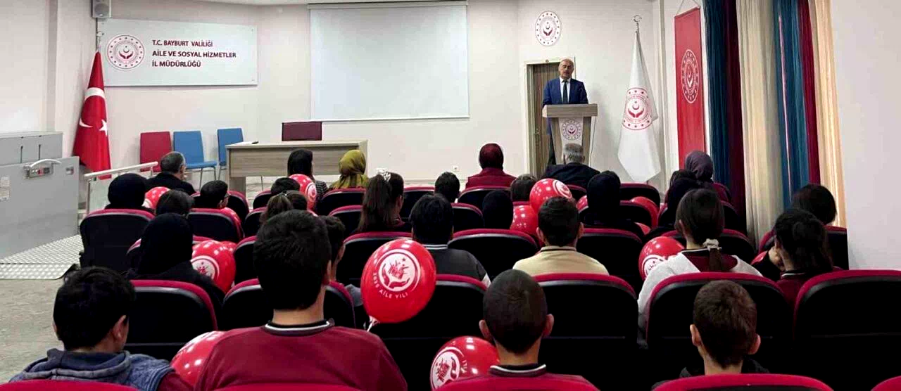 Bayburt’ta öğrencilere sosyal hizmetler tanıtıldı