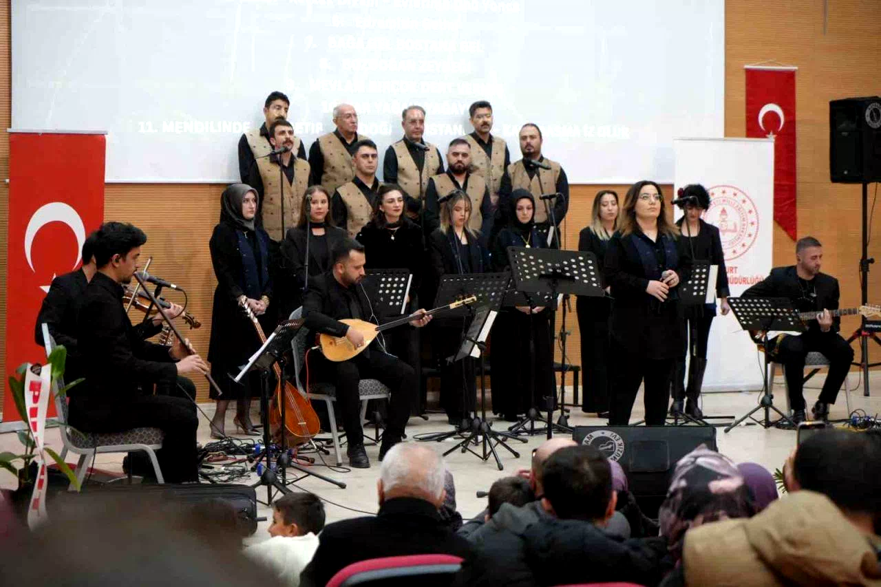 Bayburt’ta öğretmenlerden türkü ziyafeti