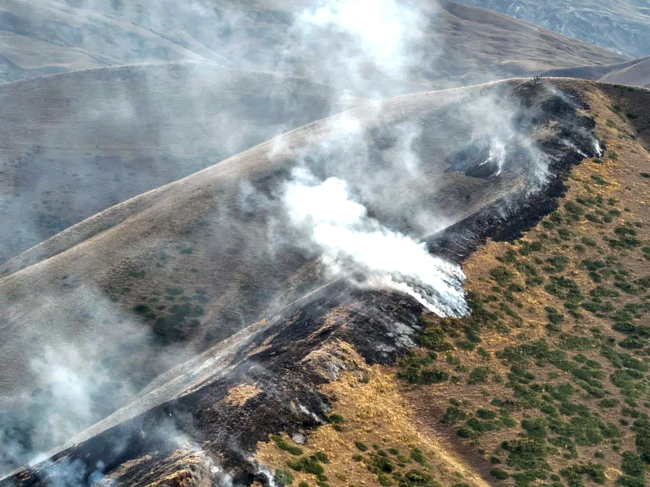 Bayburt’ta örtü yangını söndürüldü