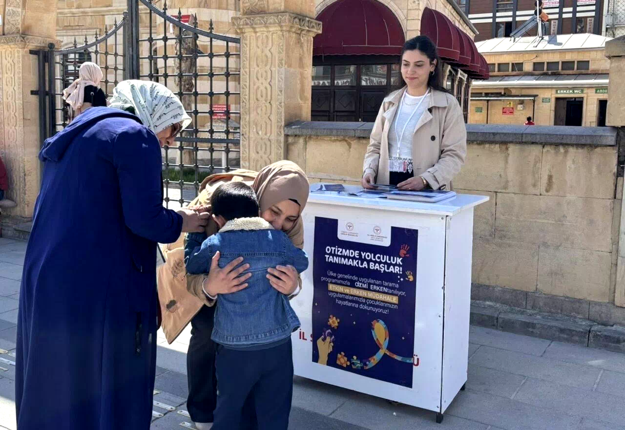 Bayburt’ta otizm farkındalığı için vatandaşlar bilgilendirildi