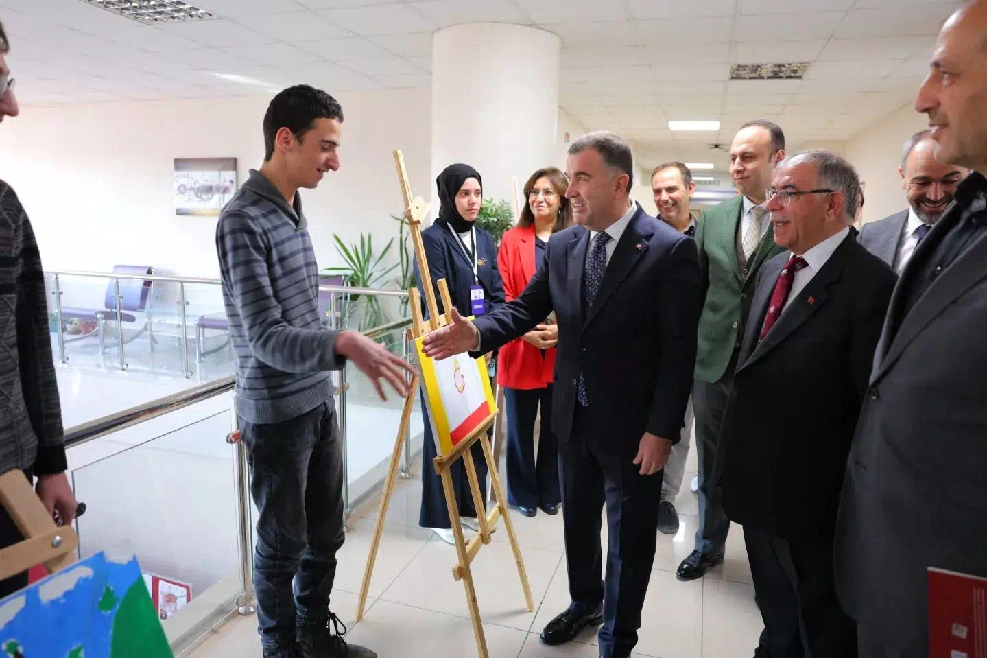 BAYBURT’TA ÖZEL ÇOCUKLARIN OBJEKTİFİNDEN SANAT SERGİSİ AÇILDI