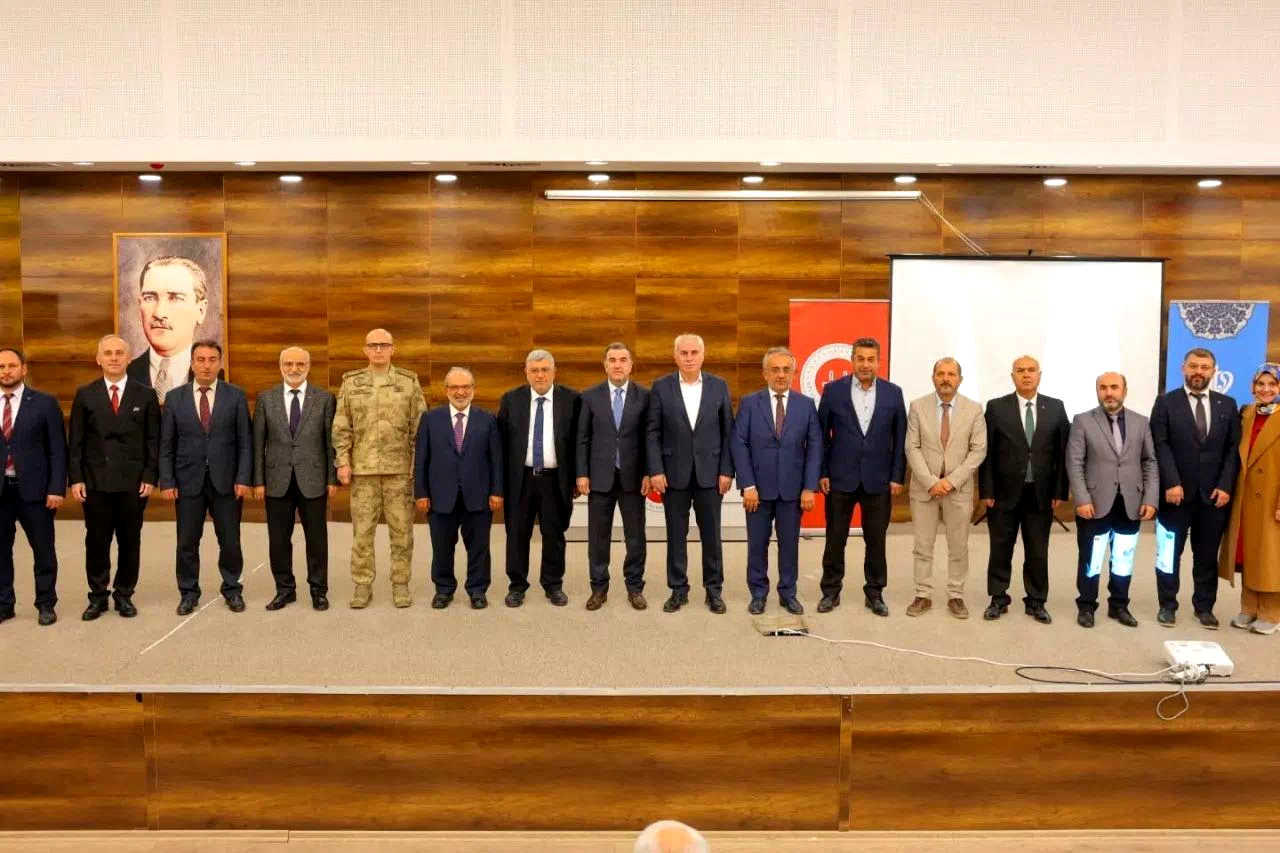 Bayburt’ta “Peygamberimiz ve Aile Ahlakı” konulu panel düzenlendi