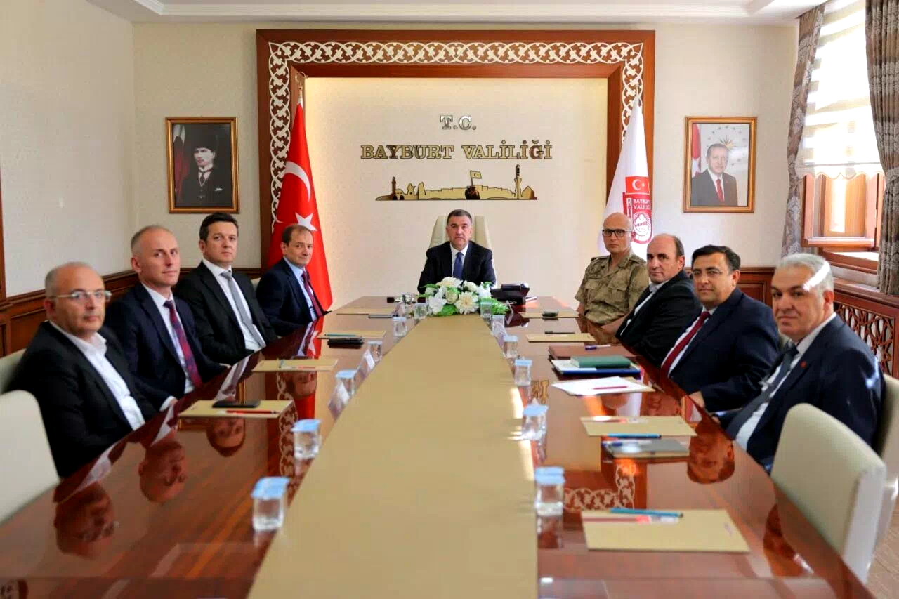 Bayburt’ta sahipsiz hayvanların korunmasına yönelik çalışmalar toplantıda değerlendirildi