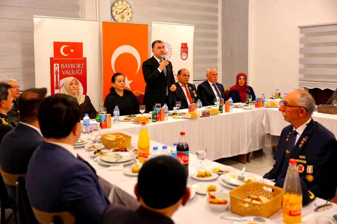 Bayburt’ta şehit aileleri ve gaziler onuruna yemek verildi