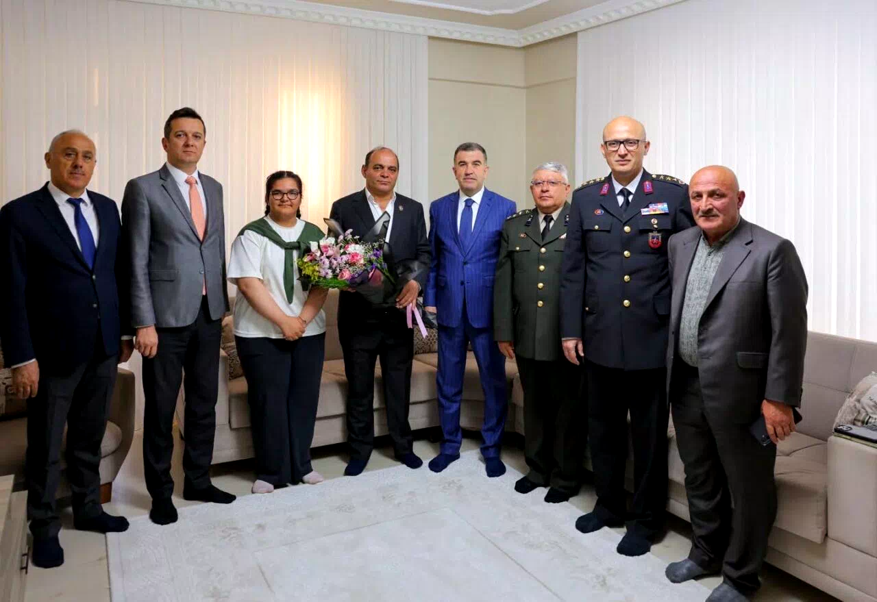 Bayburt’ta şehit ailesi ve gaziye bayram ziyareti