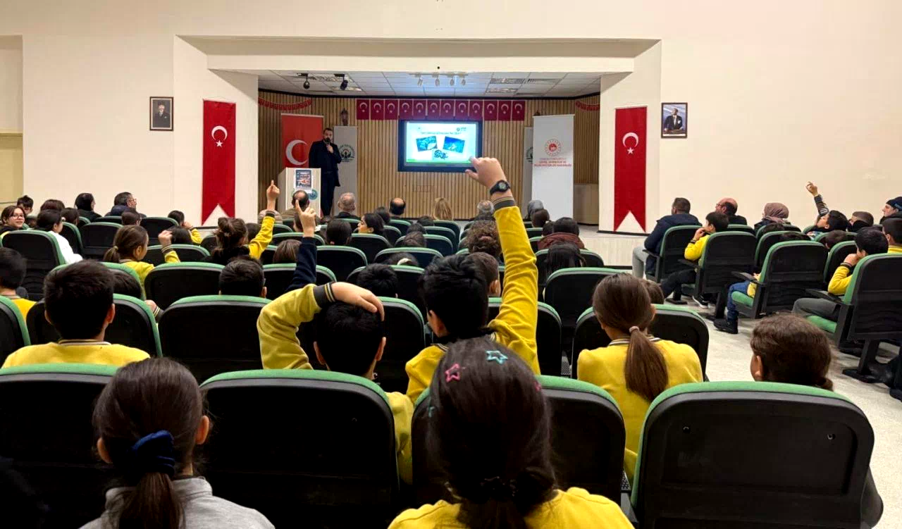 Bayburt’ta sıfır atık için öğrenci ve velilere eğitim verildi