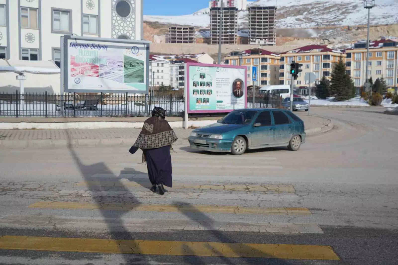 BAYBURT’TA SİNYALİZASYON IŞIKLARI SÜRÜCÜ VE YAYALARI ZOR DURUMDA BIRAKIYOR