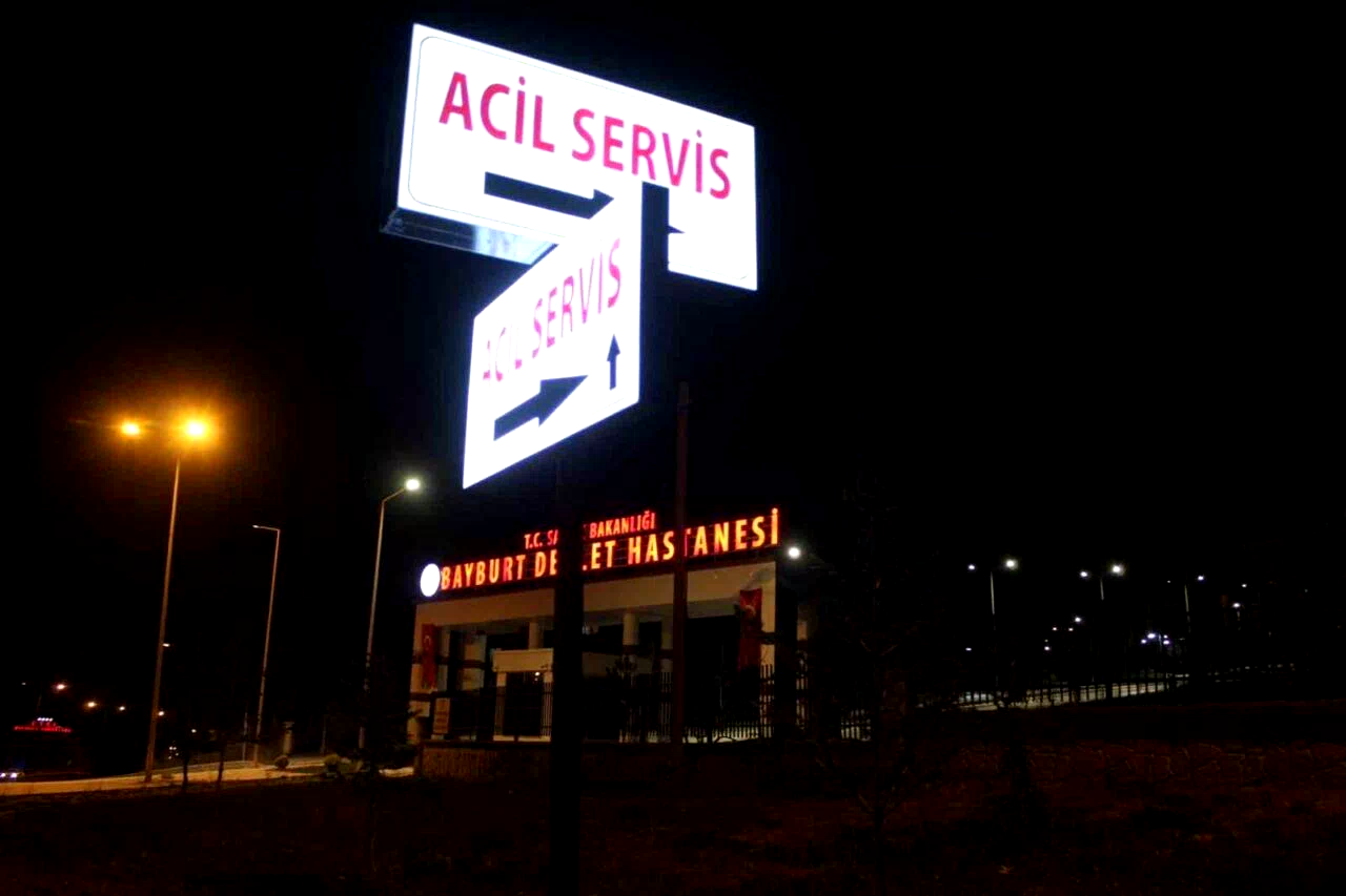 Bayburt’ta su kanalına düşen iki kardeşi vatandaşlar kurtardı