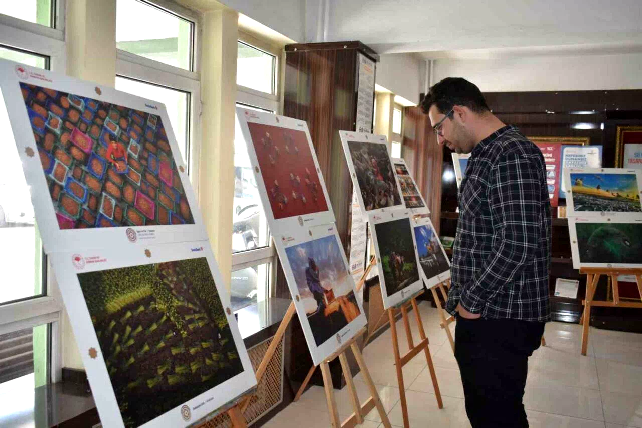 Bayburt’ta tarım, orman ve insan temalı fotoğraf sergisi açıldı
