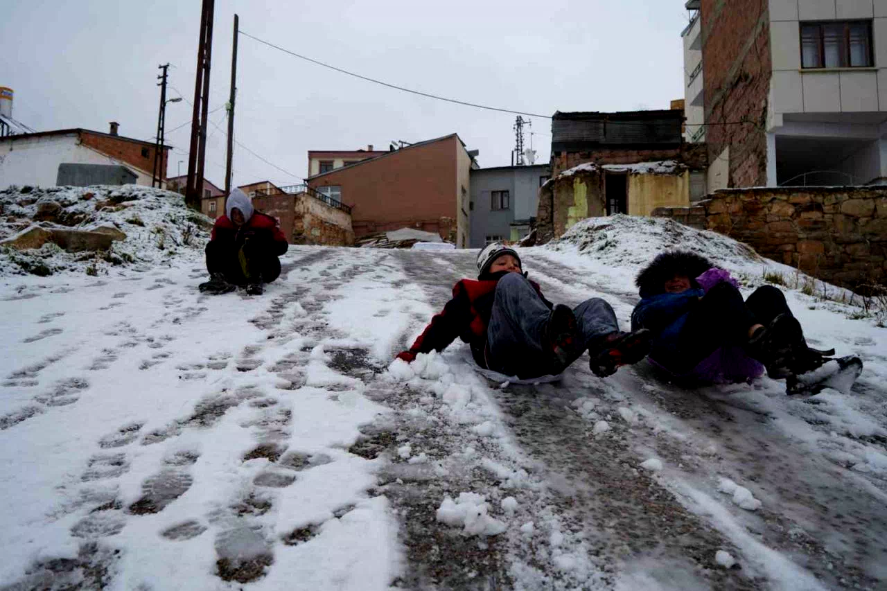 Bayburt’ta termometreler eksi 18’i gördü