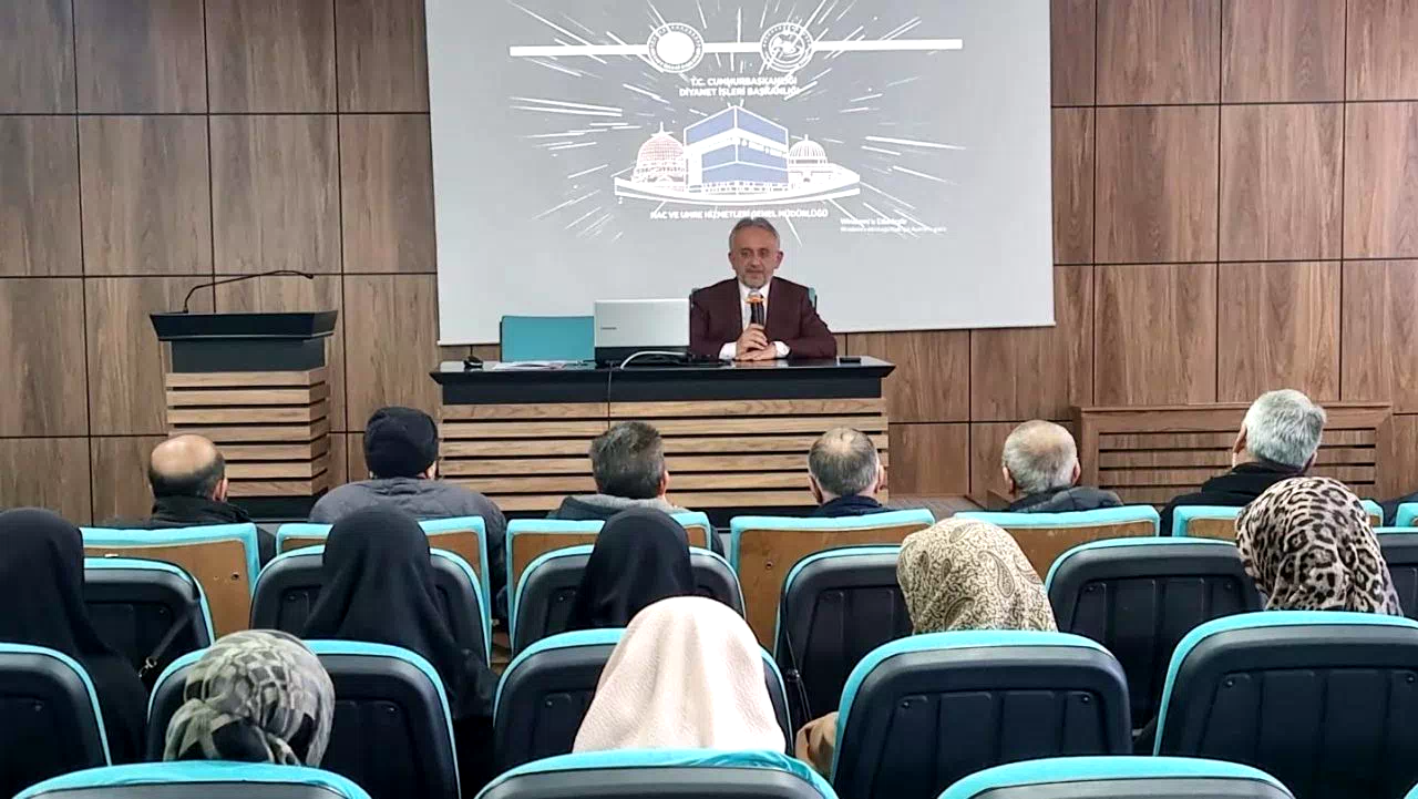 Bayburt’ta umrecilere hazırlık eğitimi verildi
