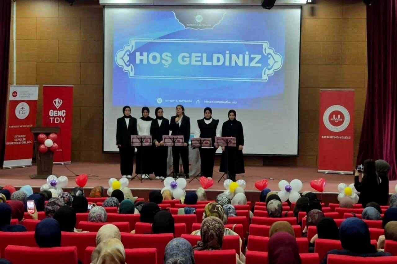 Bayburt’ta üniversite öğrencileri yıl sonu buluşmasında bir araya geldi
