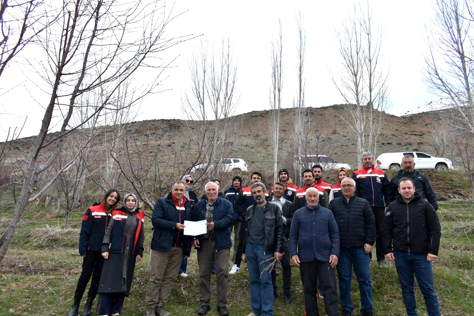 Bayburt’ta üreticilere aşılama ve budama eğitimi verildi