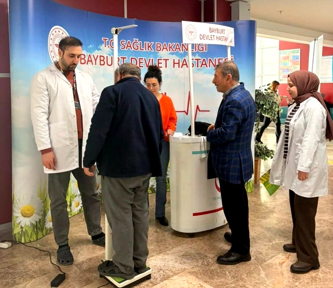 Bayburt’ta vatandaşlar sağlıklı yaşam ve obezite konularında bilgilendirildi
