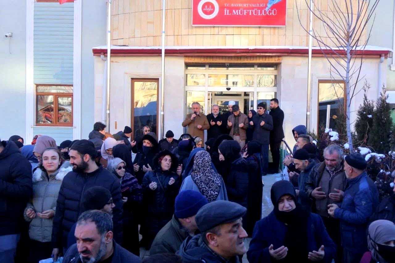 Bayburt’tan umre yolcuları dualarla uğurlandı