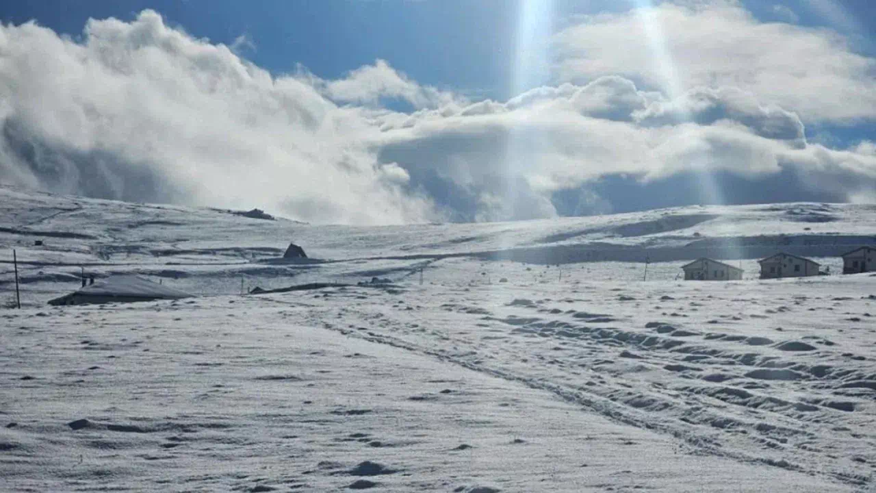 Bayburt’un köyleri beyaza büründü