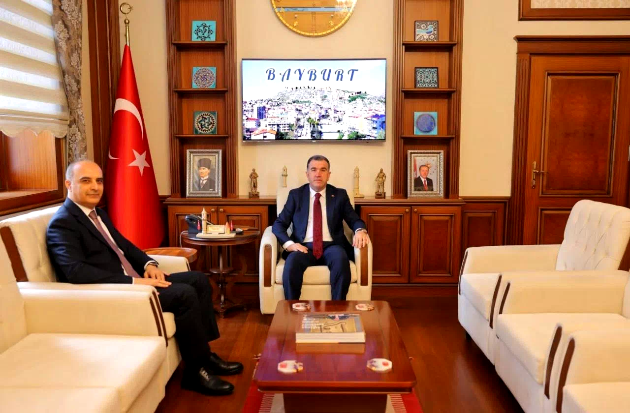 Bayburt’un yeni Defterdarı Hikmet Yıldız göreve başladı