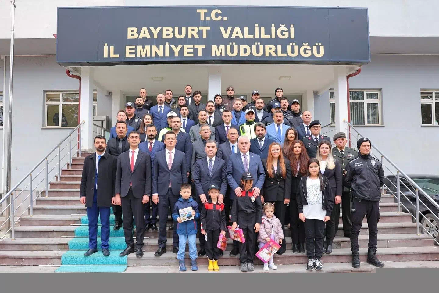“Bayburt Valisi Eldivan, Güvenlik Güçlerini Bayram Yalnız Bırakmadı”