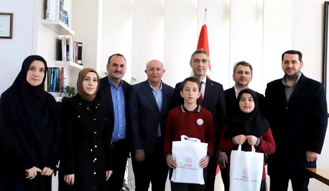 Bayburtlu bölge birincisi öğrenciler ödüllendirildi
