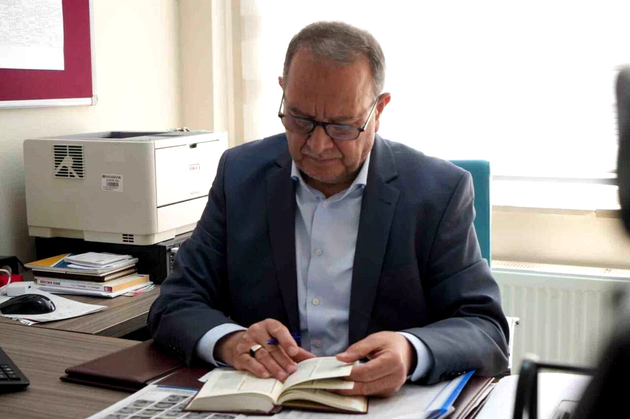 Bayburtlu eğitimci mezun olduğu okulda 37 yıldır öğrenci yetiştiriyor
