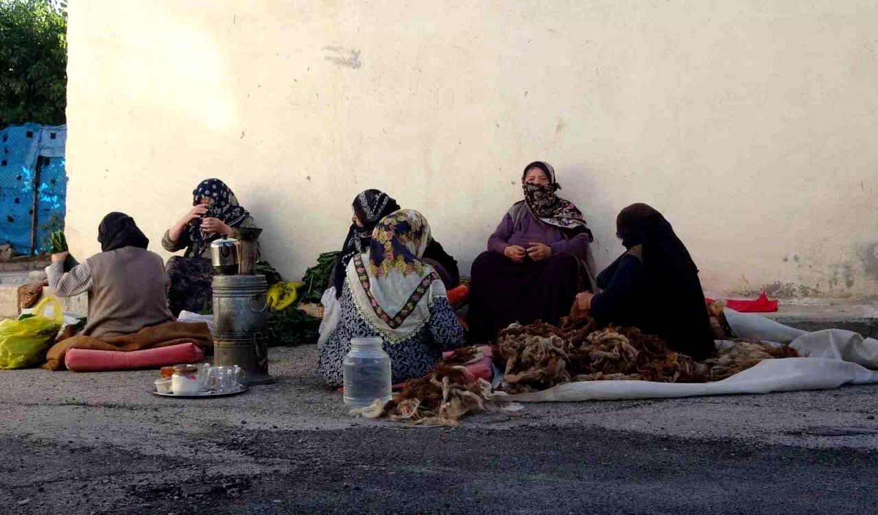 Bayburtlu kadınların komşuluk dayanışması: Kışlık hazırlıklar hep bir elden imece usulüyle yapıldı