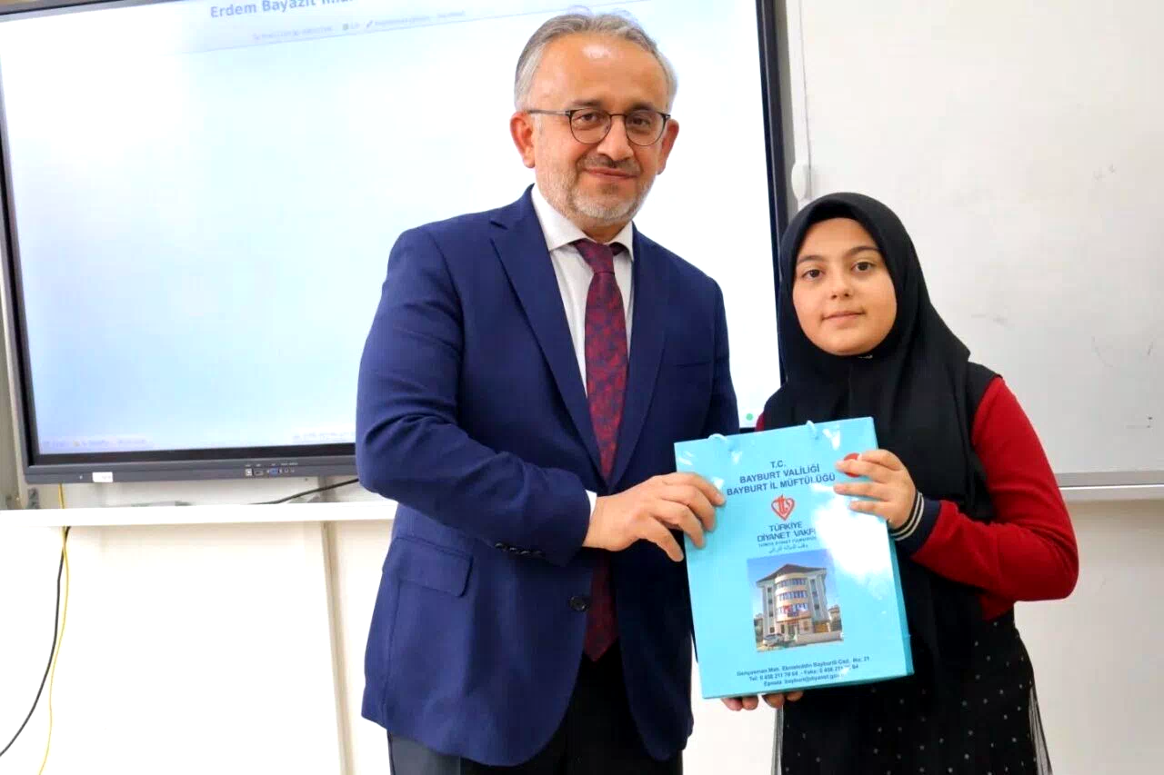 Bayburtlu öğrenciler Kur’an-ı Kerim’i güzel okuma yarışmalarında bölge birincisi oldu
