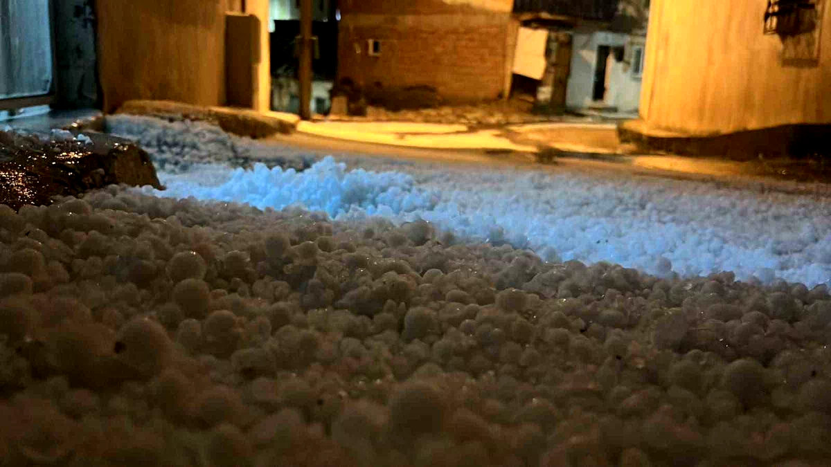 Bayburt’ta fındık büyüklüğünde dolu etkili oldu
