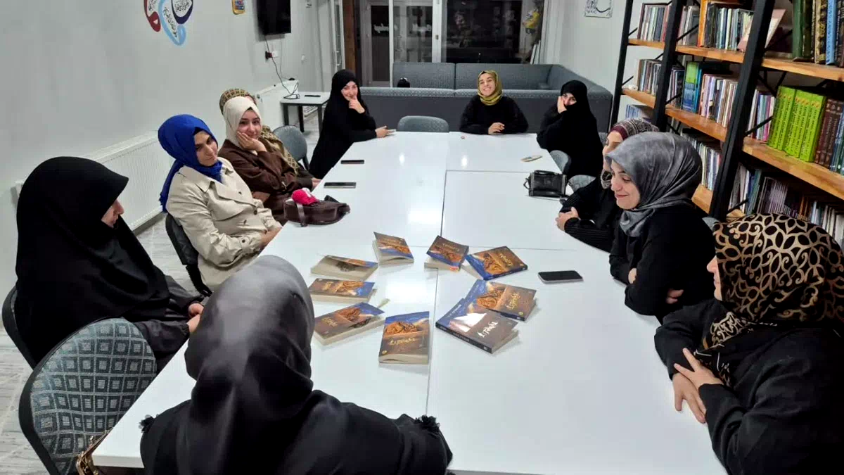Bayburt’ta kadınların katılımıyla kitap tahlili yapıldı