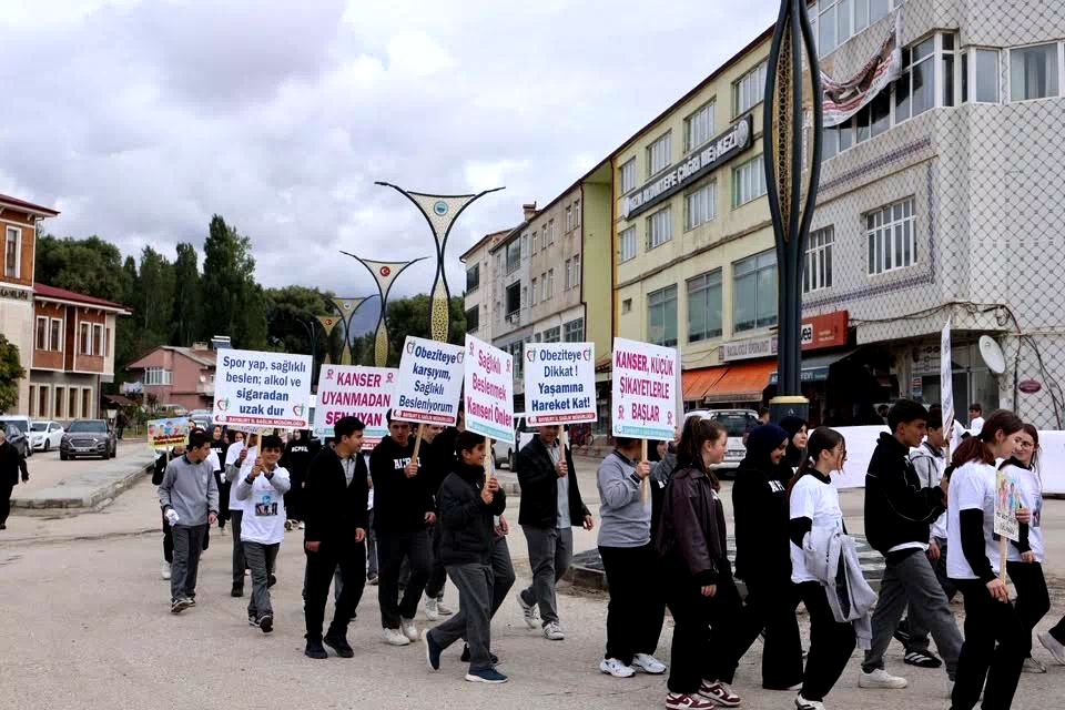Bayburt’ta meme kanserine karşı farkındalık yürüyüşü düzenlendi