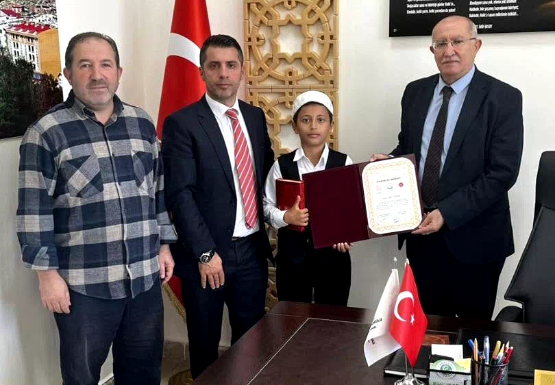 Bayburt’ta örgün eğitimle birlikte hafızlık programı 154’üncü mezununu verdi