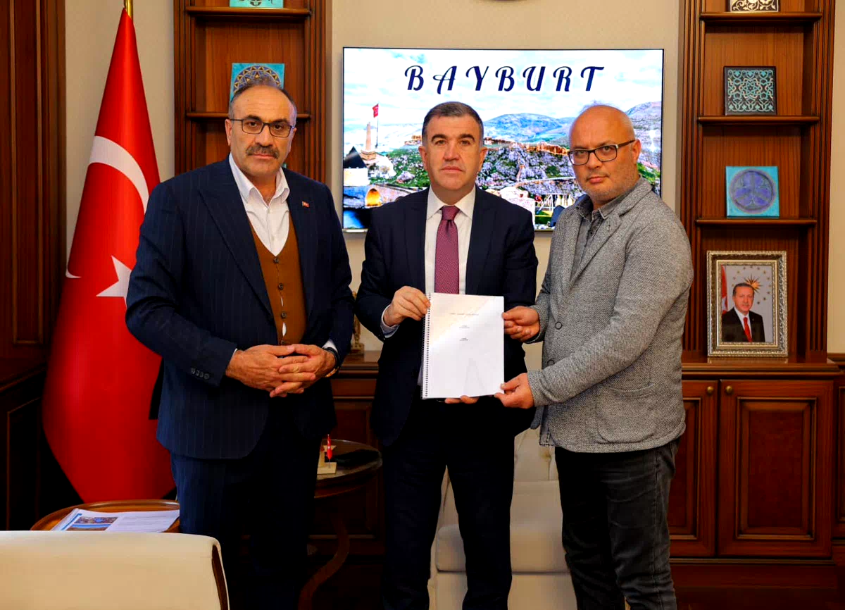 Bayburt’un petrol potansiyelinin tespiti için Vali Eldivan’a rapor sunuldu
