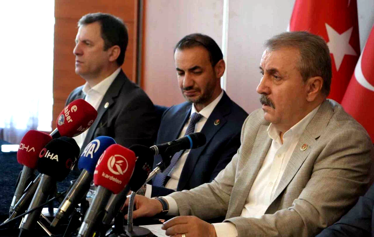 BBP Genel Başkanı Mustafa Destici; “Siyasi partilerin kurultaylarıyla ilgili kararı ilçe seçim kurulu verir, Yüksek Seçim Kurulu onaylar”