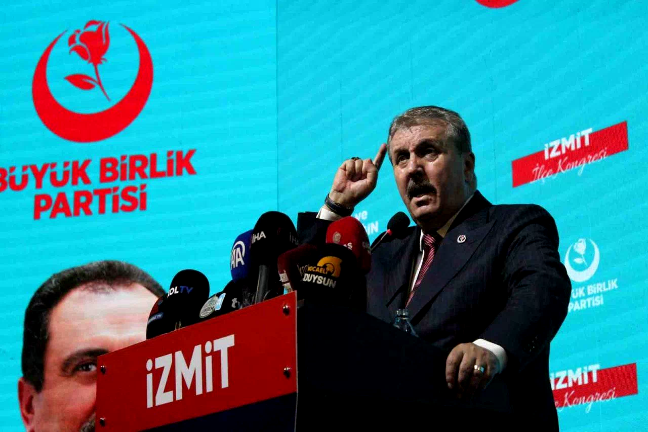 BBP lideri Destici: “İslam İşbirliği Teşkilatı yardımlarla harekete geçmeli, İsrail askeri müdahale ederse karşılık verilmeli”