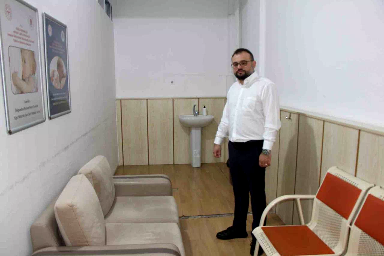 Bebek emzirme odasını eleştiren anneye başhekimden teşekkür
