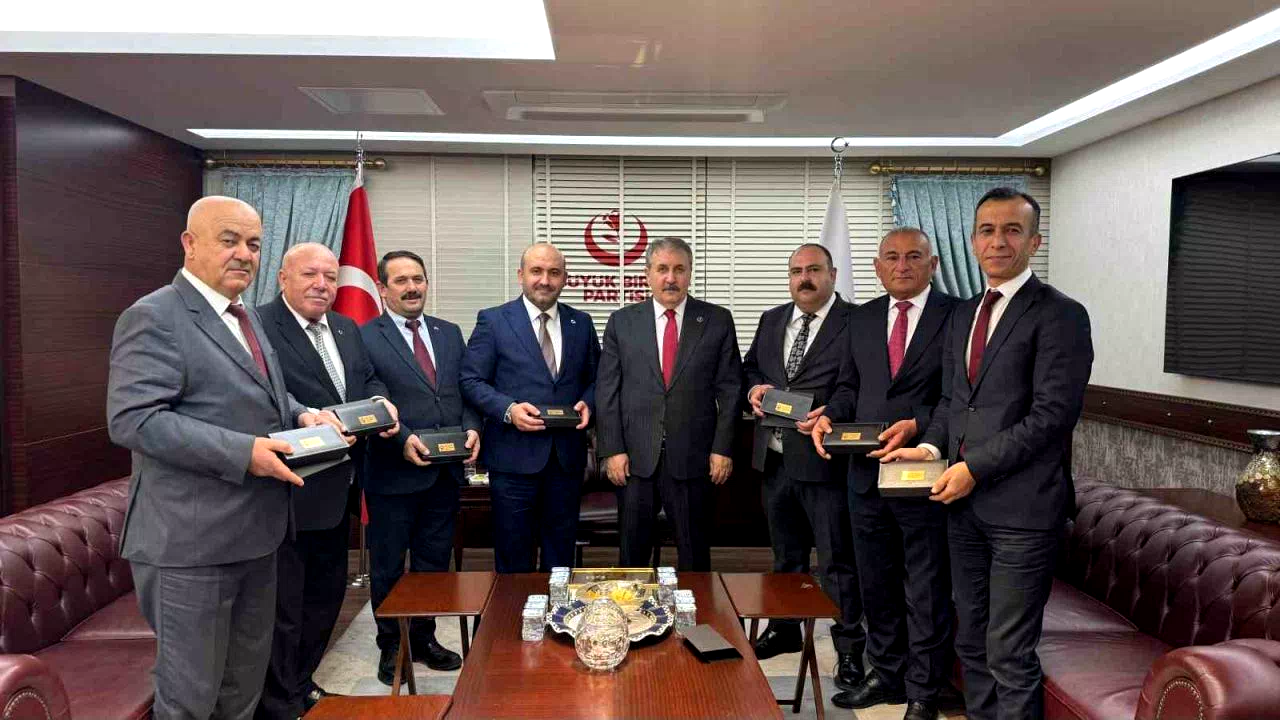 Belediye başkanları ve AK Parti Eskişehir İl Başkanı Albayrak, BBP lideri Destici’yi ziyaret etti