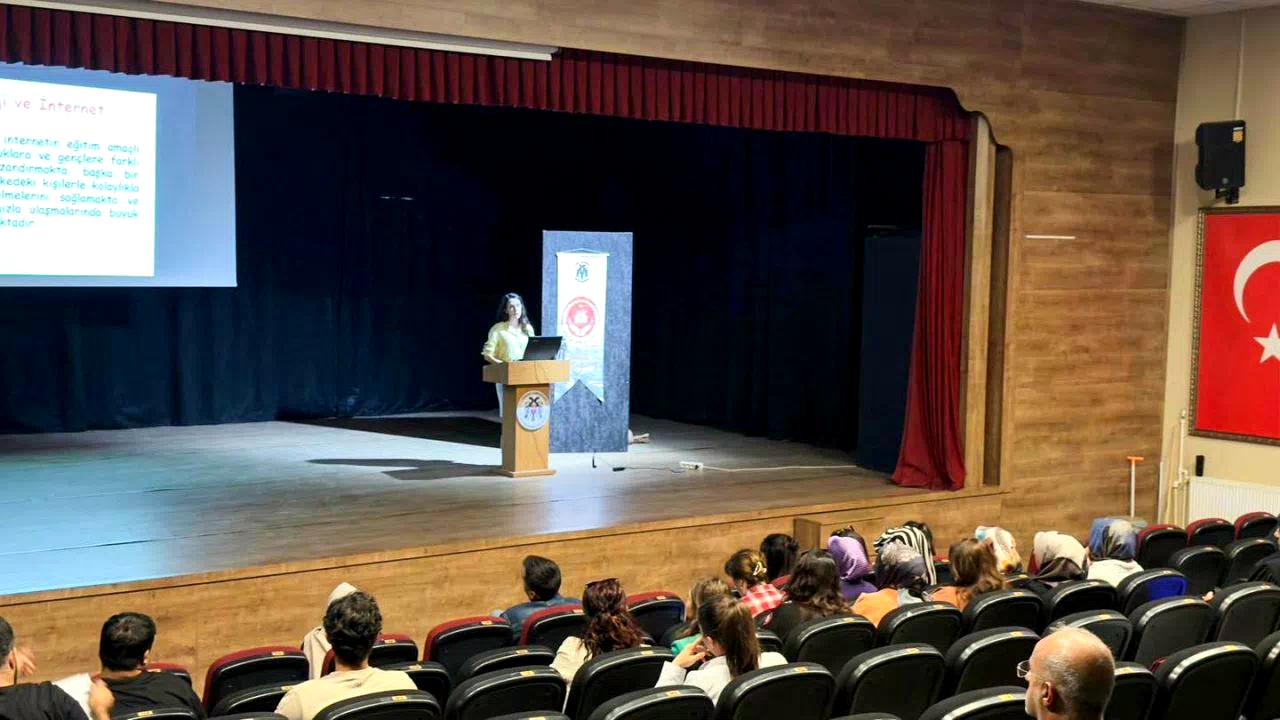 Belediye personeline bağımlılık eğitimi verildi