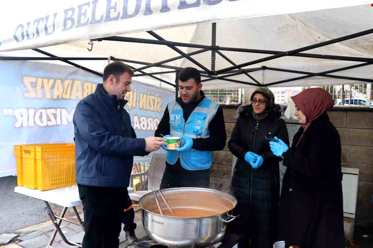 Belediyeden pazarcılara çorba ikramı