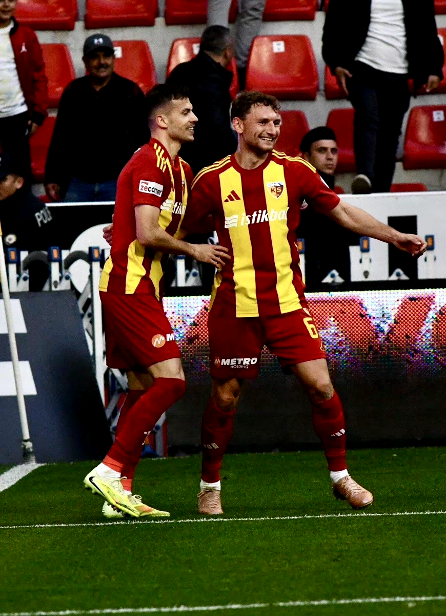 Benes 5. golünü attı