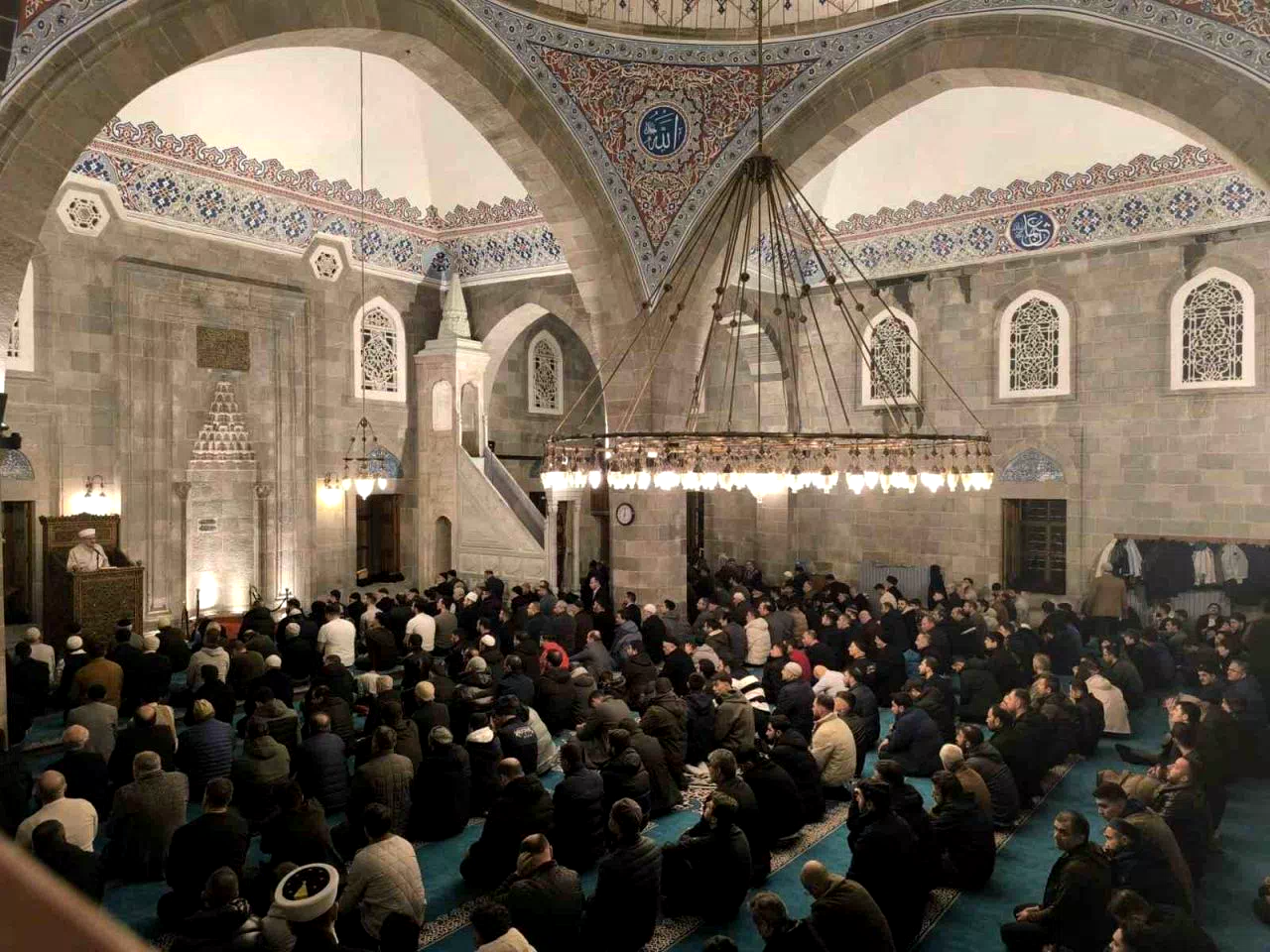 Beraat Kandili’nde camiler doldu taştı
