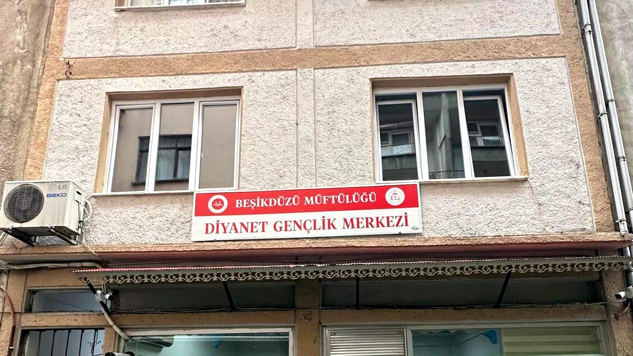 Beşikdüzü Müftülük Gençlik Merkezi göz kamaştırıyor